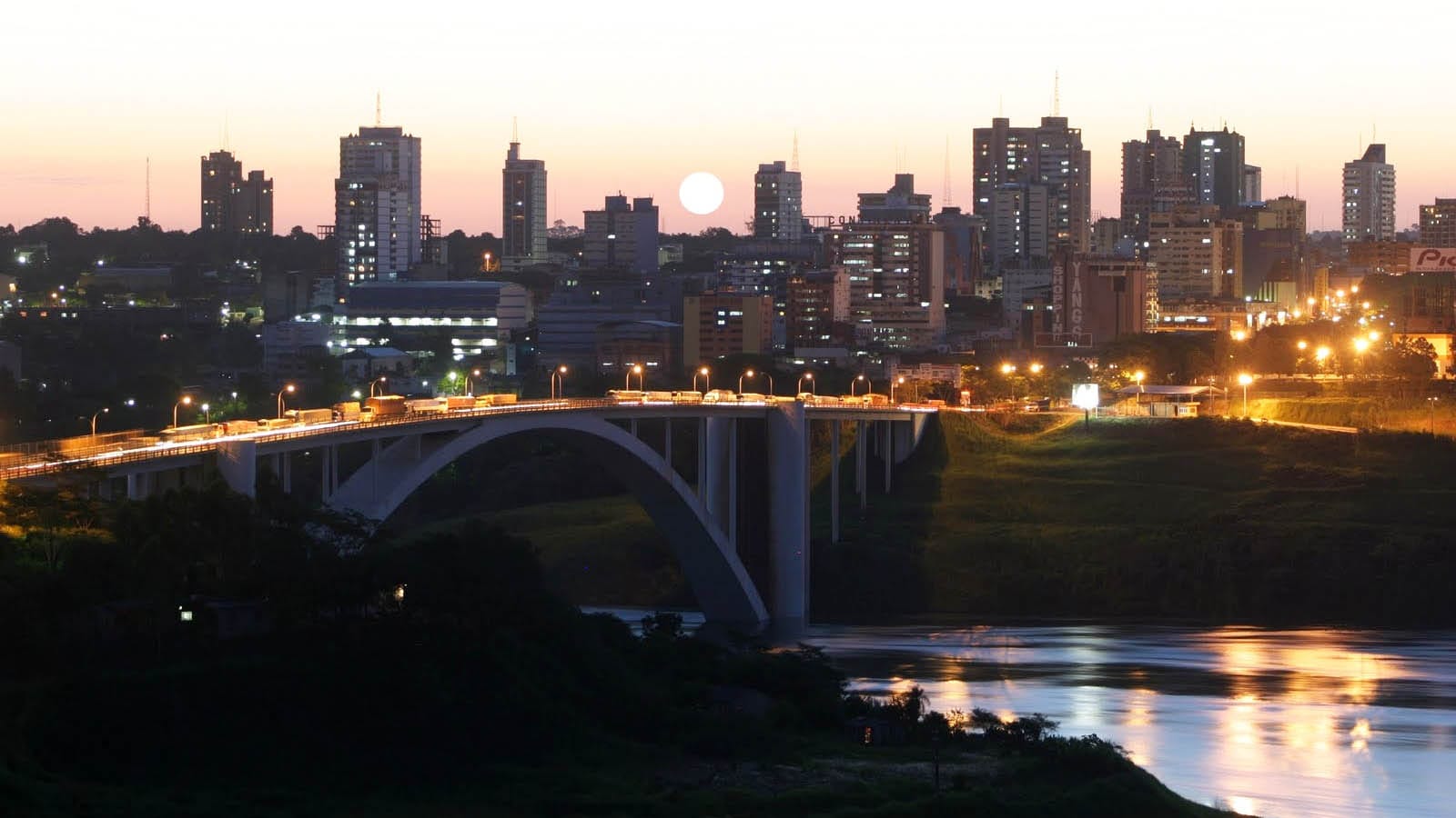 Descubra Ciudad del Este: A Verdade Sobre Imigração e Comércio que Você Precisa Saber!